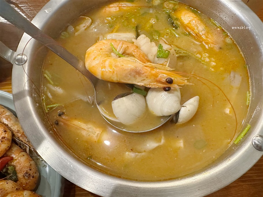 桃園大園。儂翠泰式料理大工路店，隱身工業區內，低調經營卻人潮滿滿的泰式料理店 @雯雯的玩樂地圖