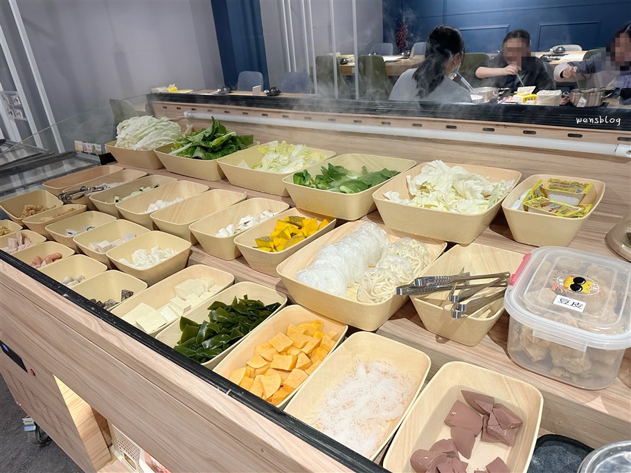 桃園中壢。蒔野鍋物，個人精緻獨享鍋、多樣化的湯頭選擇，以及蔬菜自助吧吃到飽 @雯雯的玩樂地圖