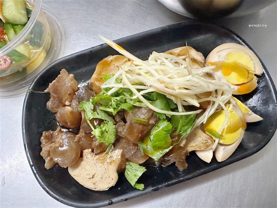 桃園中壢。永川牛肉麵，24小時營業就是狂，夜貓族與大胃王的最愛，加湯加麵不用加錢 @雯雯的玩樂地圖