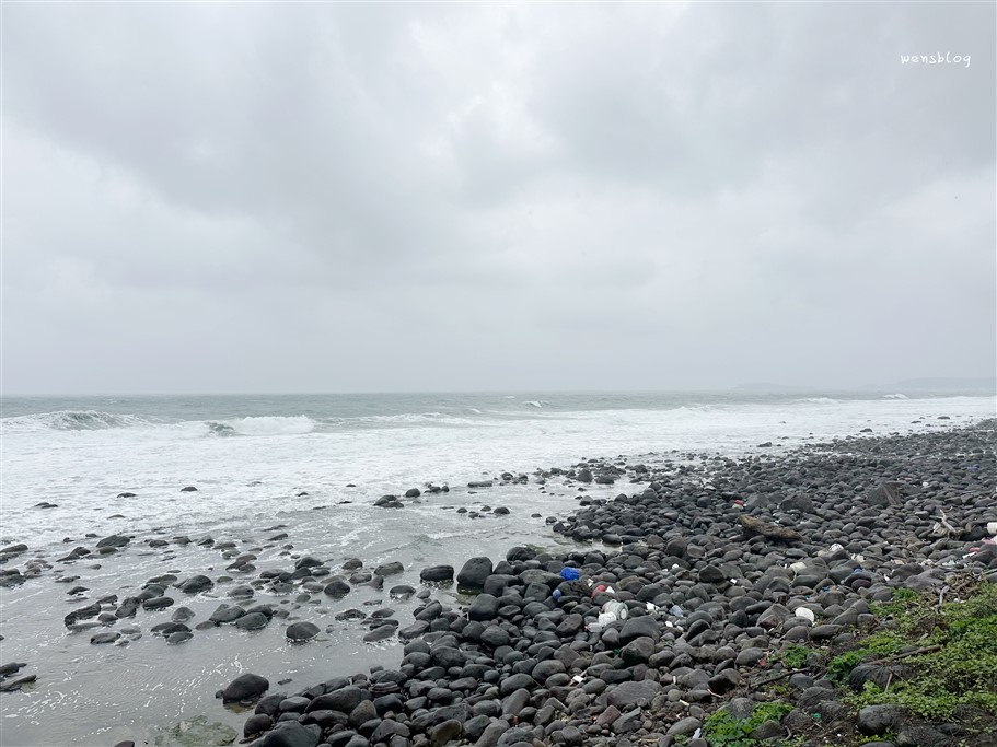 新北金山。洋荳子咖啡館，以藍、白為基調的建築物，沒有用餐時間的限制，想要久聊的朋友絕對很適合 @雯雯的玩樂地圖