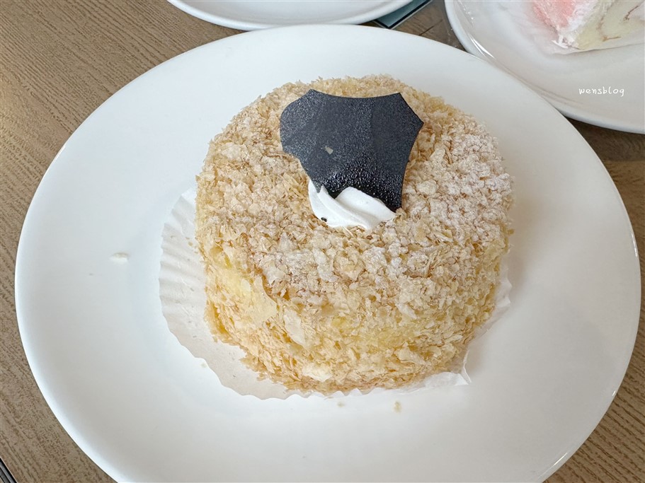 新北金山。洋荳子咖啡館，以藍、白為基調的建築物，沒有用餐時間的限制，想要久聊的朋友絕對很適合 @雯雯的玩樂地圖