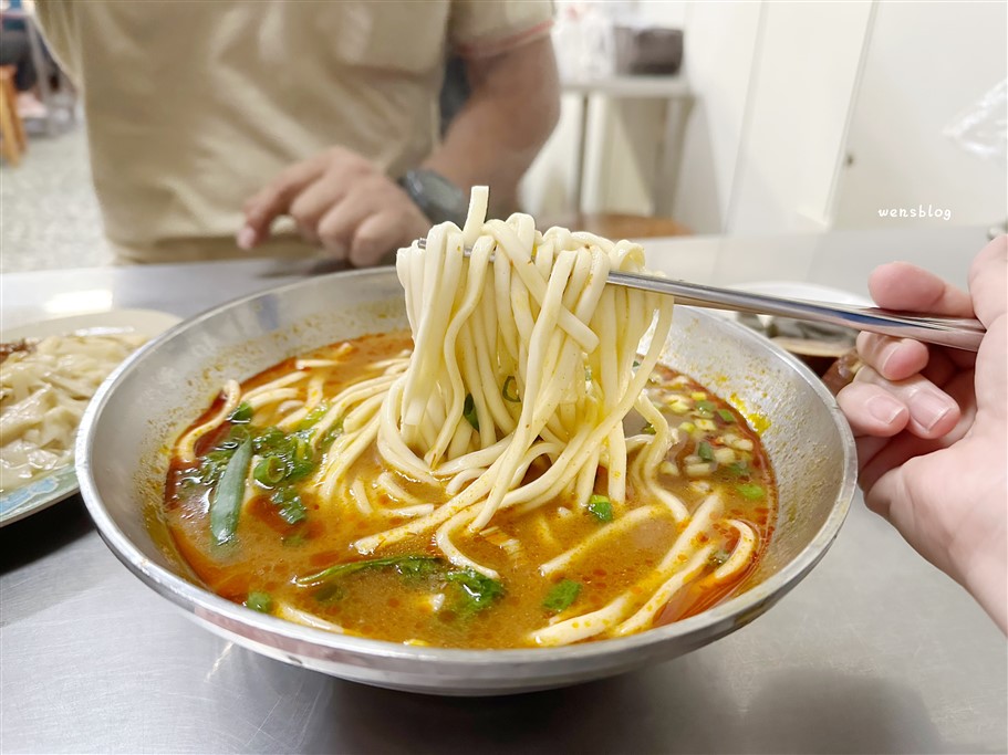 桃園中壢。永川牛肉麵，24小時營業就是狂，夜貓族與大胃王的最愛，加湯加麵不用加錢 @雯雯的玩樂地圖