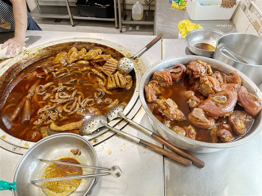 宜蘭礁溪。三民大飯店,各大媒體介紹,一桶桶滷的透亮的滷味不要錯過 @雯雯的玩樂地圖