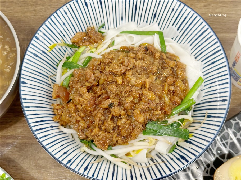 宜蘭礁溪。三民大飯店,各大媒體介紹,一桶桶滷的透亮的滷味不要錯過 @雯雯的玩樂地圖