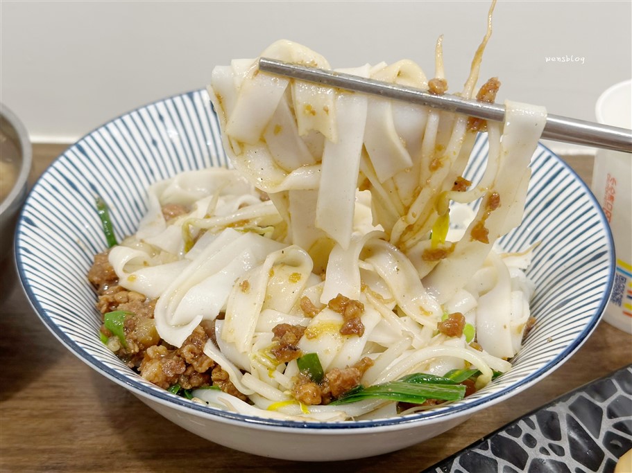 宜蘭礁溪。三民大飯店,各大媒體介紹,一桶桶滷的透亮的滷味不要錯過 @雯雯的玩樂地圖