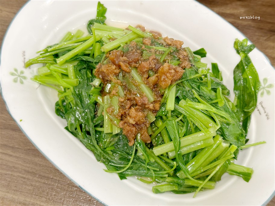 宜蘭礁溪。三民大飯店,各大媒體介紹,一桶桶滷的透亮的滷味不要錯過 @雯雯的玩樂地圖