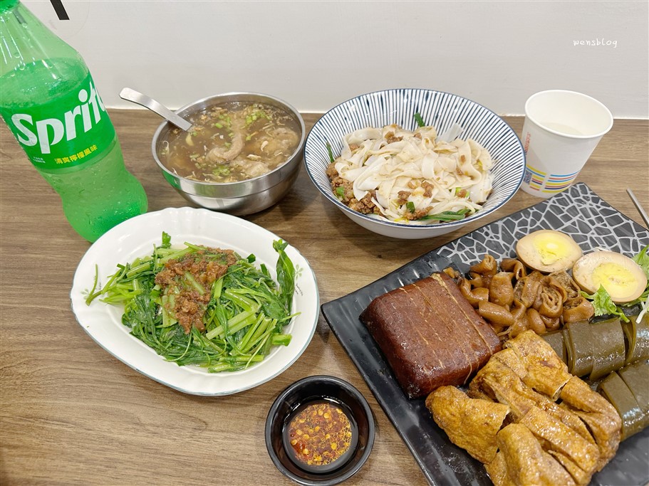 宜蘭礁溪。三民大飯店,各大媒體介紹,一桶桶滷的透亮的滷味不要錯過 @雯雯的玩樂地圖