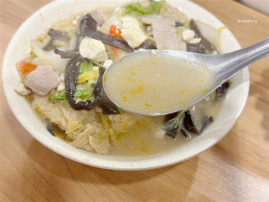 嘉義東區。林聰明沙鍋魚頭光華店，傳承超過70年飄香的美味，喝不過癮還能免費加湯 @雯雯的玩樂地圖