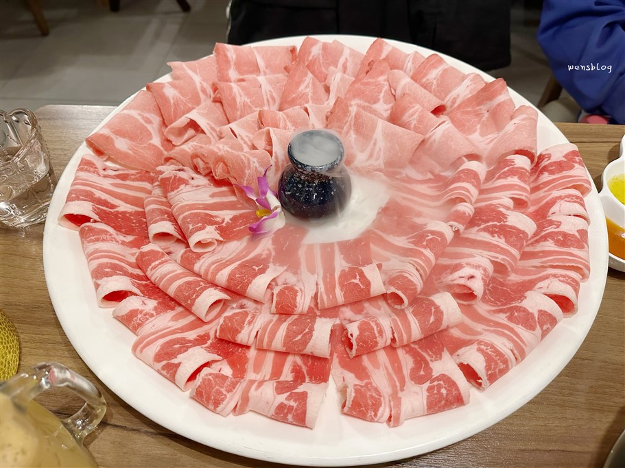 桃園。泰滾Rolling Thai 泰式火鍋,讓人彷彿置身南洋中的都市叢林 @雯雯的玩樂地圖