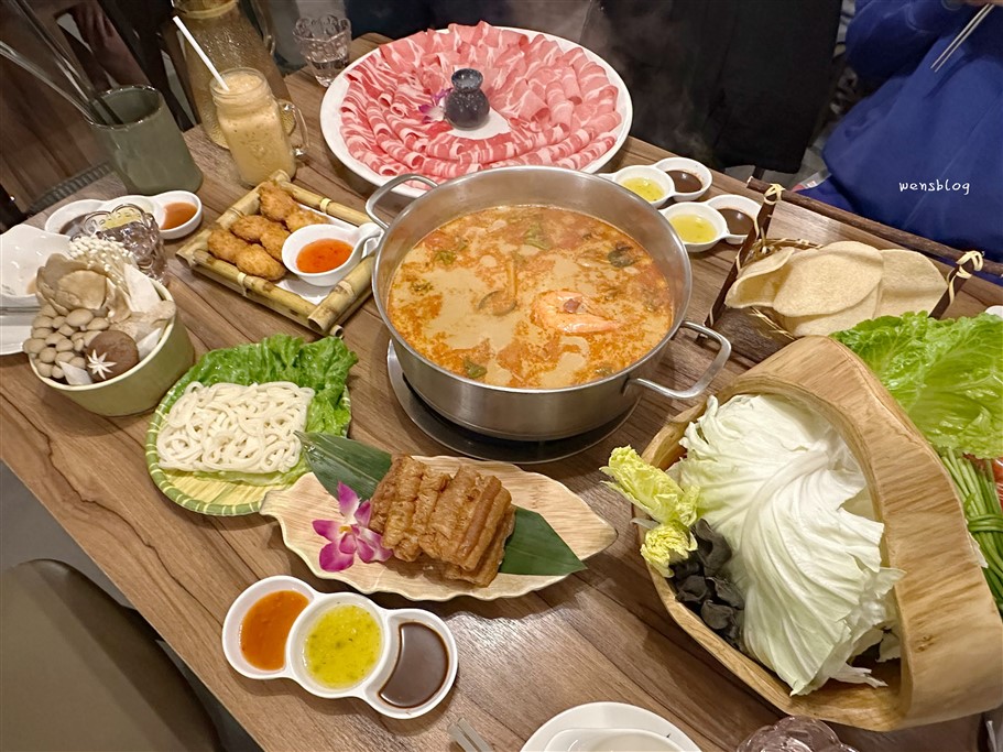 桃園。泰滾Rolling Thai 泰式火鍋,讓人彷彿置身南洋中的都市叢林 @雯雯的玩樂地圖