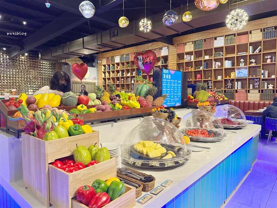 桃園。史堤克牛排桃園國際店，高質感裝潢中用餐，享受自助吧無限供應，薯條可以無限續 @雯雯的玩樂地圖