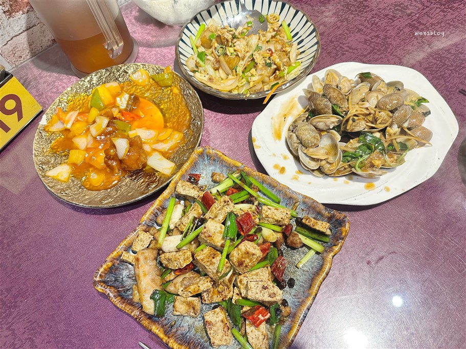 桃園中壢。好漢莊甕子雞，提供多樣化菜色選擇，非常適合家庭聚餐、朋友聚會 @雯雯的玩樂地圖