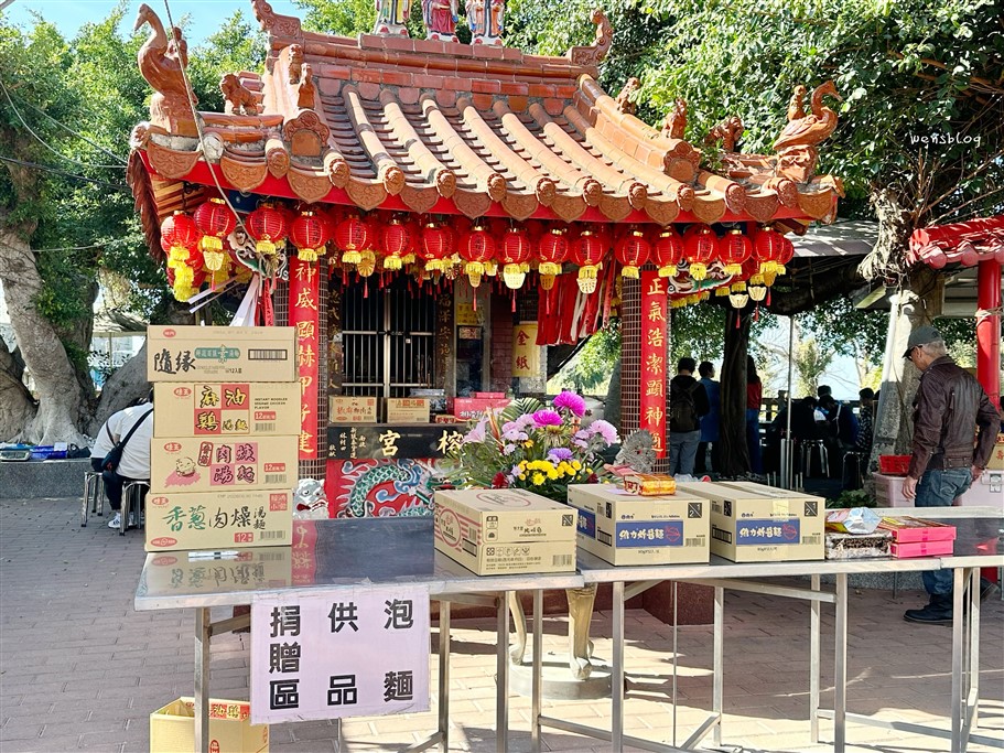 彰化芬園。福榕宮，隱藏在百年榕樹下的泡麵土地公，吃泡麵、求財、求平安 @雯雯的玩樂地圖