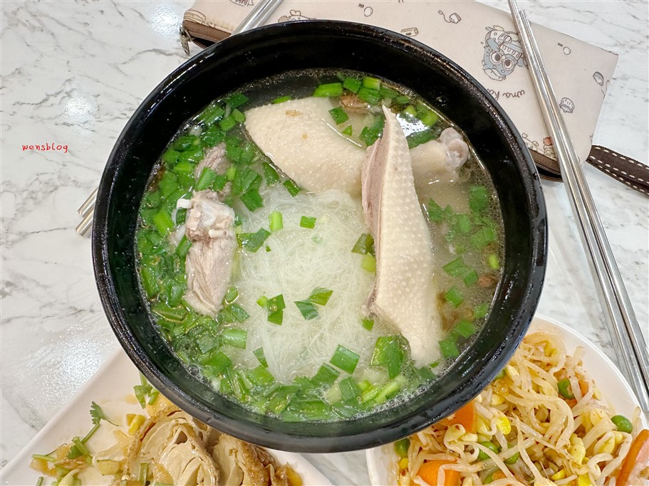 桃園中壢。懶得煮客家麵食館環北路店，客家風味家常麵食，各式小菜直接讓人陷入選擇障礙 @雯雯的玩樂地圖