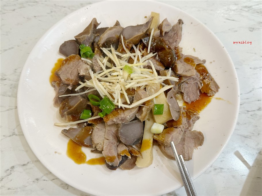 桃園中壢。懶得煮客家麵食館環北路店，客家風味家常麵食，各式小菜直接讓人陷入選擇障礙 @雯雯的玩樂地圖