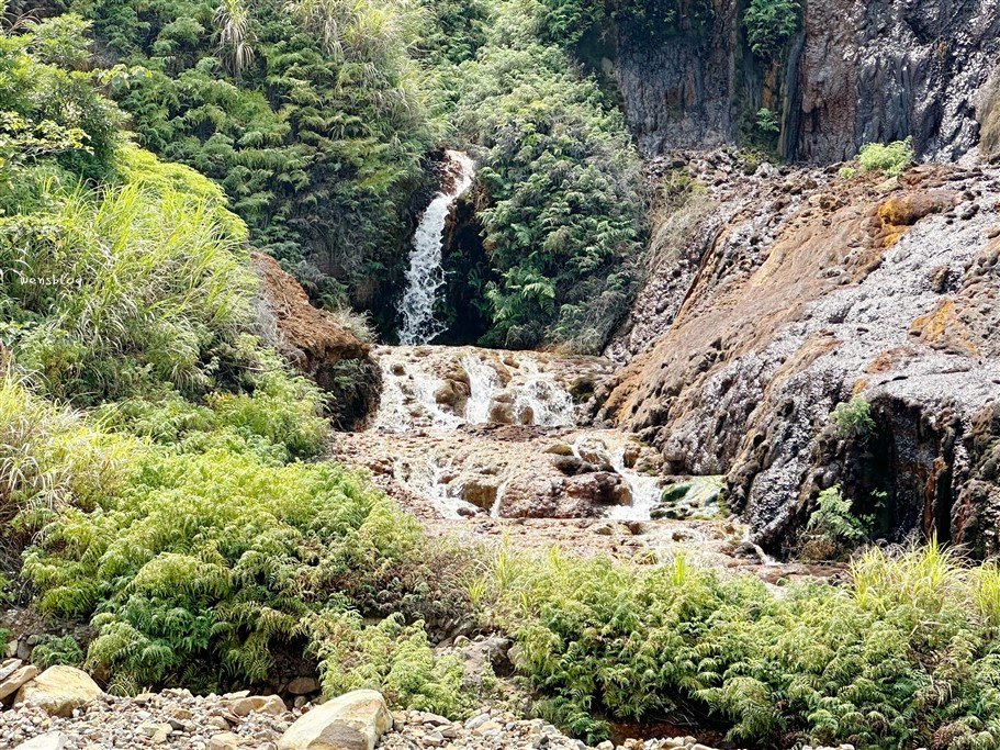 新北瑞芳。濂洞國小、黃金瀑布，帶你玩室內超長海景溜滑梯外，還能順遊欣賞奇特自然景觀的黃金瀑布 @雯雯的玩樂地圖