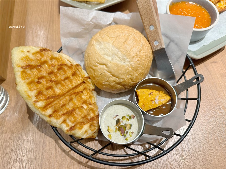 桃園。CAFE STAY，獨棟透明玻璃屋、旋轉樓梯，設計感十足 @雯雯的玩樂地圖