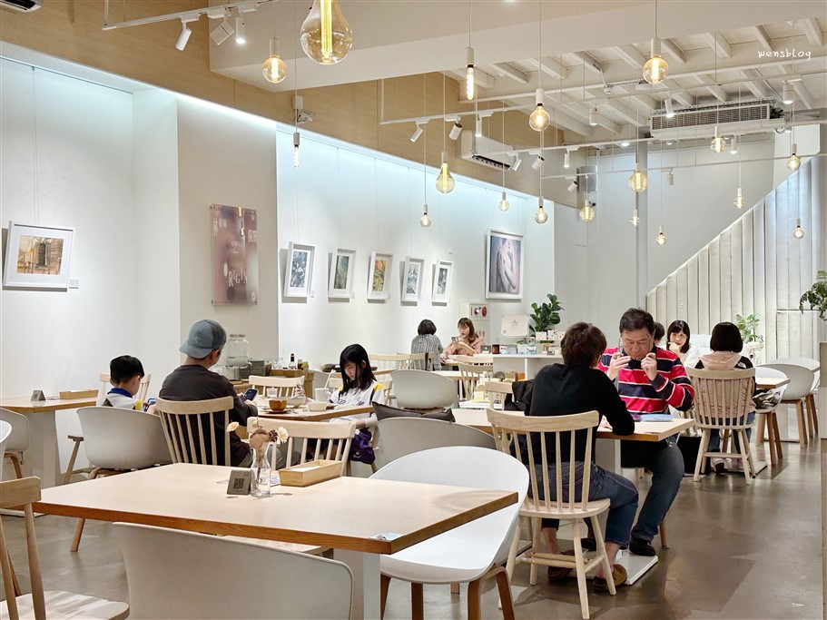 桃園。旅人咖啡館力行店，用餐環境舒適，濃濃藝術氣息 @雯雯的玩樂地圖