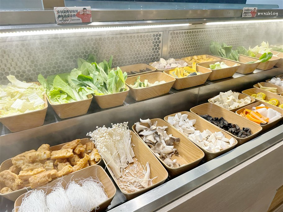 桃園中壢。荖子鍋Plus家樂福內壢店，蔬食自助吧吃到飽，還有全台獨家的DIY製麵機 @雯雯的玩樂地圖