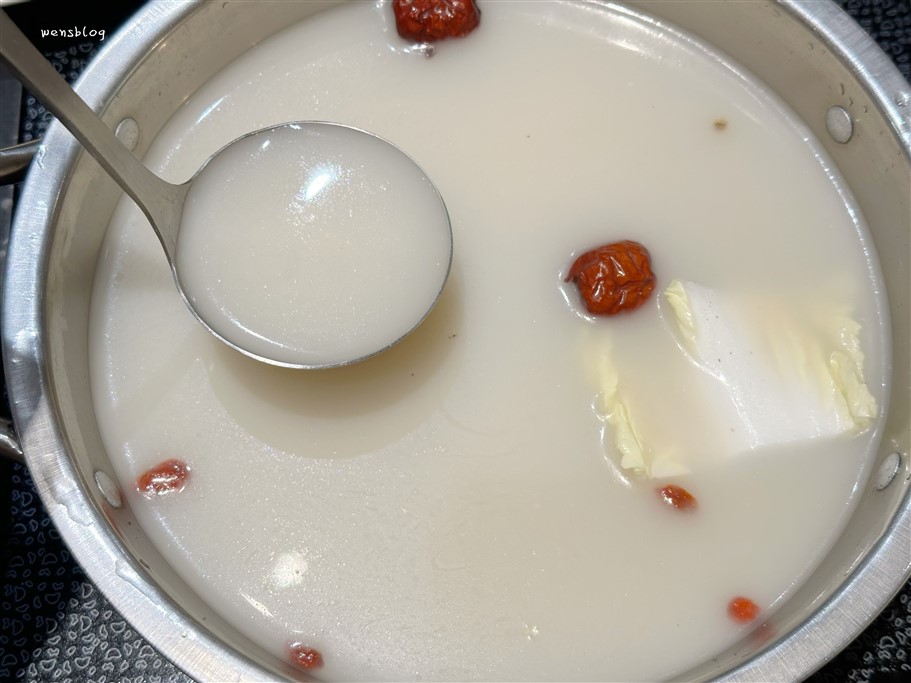 桃園中壢。荖子鍋Plus家樂福內壢店，蔬食自助吧吃到飽，還有全台獨家的DIY製麵機 @雯雯的玩樂地圖