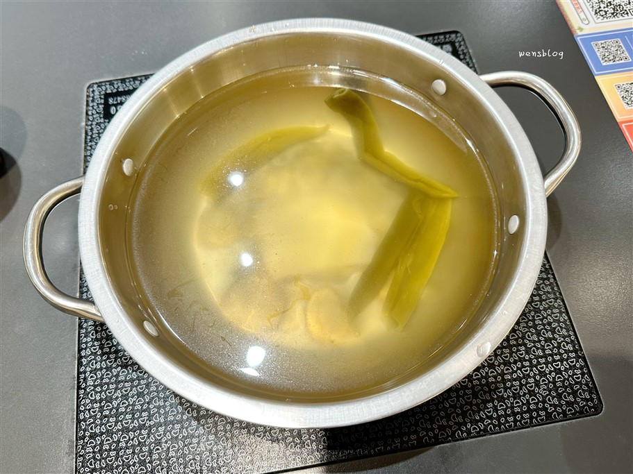 桃園中壢。荖子鍋Plus家樂福內壢店，蔬食自助吧吃到飽，還有全台獨家的DIY製麵機 @雯雯的玩樂地圖