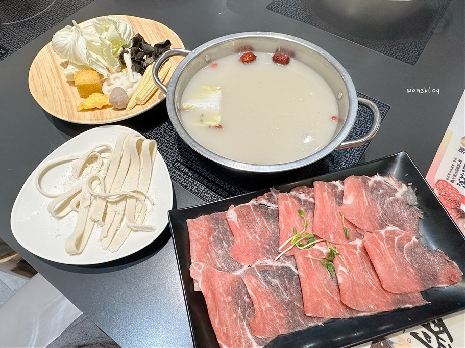 桃園中壢。荖子鍋Plus家樂福內壢店，蔬食自助吧吃到飽，還有全台獨家的DIY製麵機 @雯雯的玩樂地圖