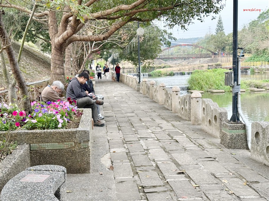 新竹關西。牛欄河親水公園、東安古橋，步道平緩好走，老少皆宜，還有必拍古色古香的歷史古蹟 @雯雯的玩樂地圖
