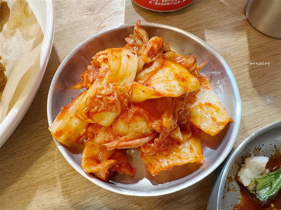 桃園中壢。松島食堂桃園青埔店，質感系裝潢的韓式料理，主打韓國一隻雞料理 @雯雯的玩樂地圖