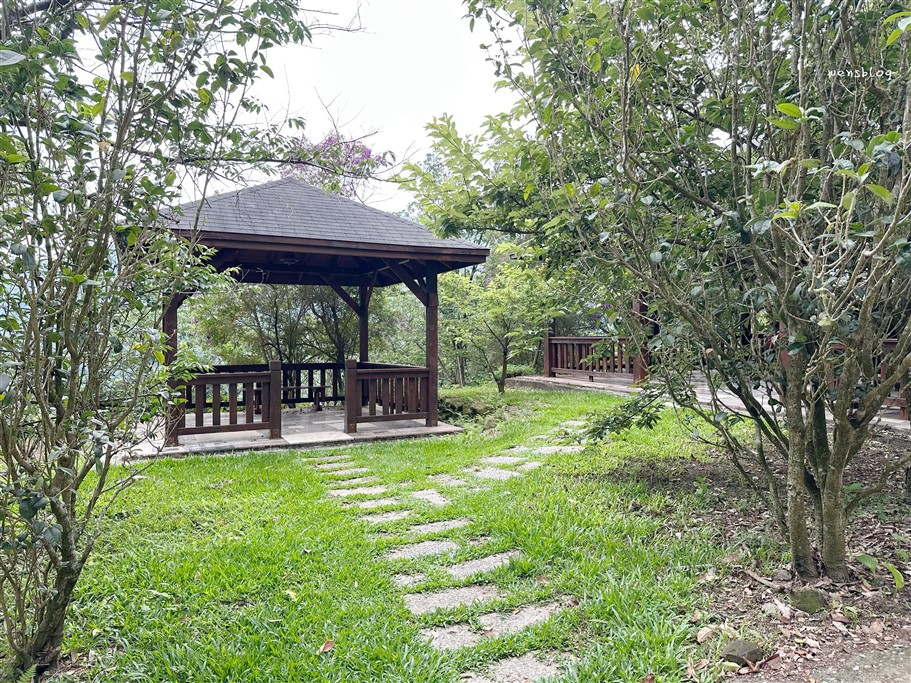 台中新社。沐心泉休閒農場，初夏限定~滿山滿谷的繡球花海，黃澄澄的金針花，直接拍好拍滿 @雯雯的玩樂地圖