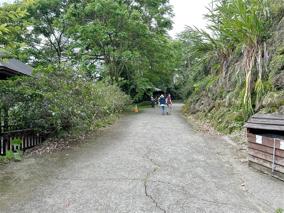 台中新社。沐心泉休閒農場，初夏限定~滿山滿谷的繡球花海，黃澄澄的金針花，直接拍好拍滿 @雯雯的玩樂地圖