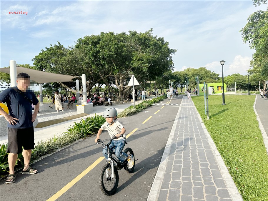 台中后里。后里環保公園，從原本的垃圾場搖身一變成為美麗的公園，賞花、放電一次滿足 @雯雯的玩樂地圖