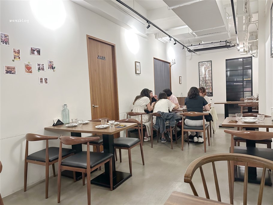 桃園。Piatto bianco 皮亞托披薩餐酒，體驗義大利美食的魅力，主推手工窯烤PIZZA @雯雯的玩樂地圖