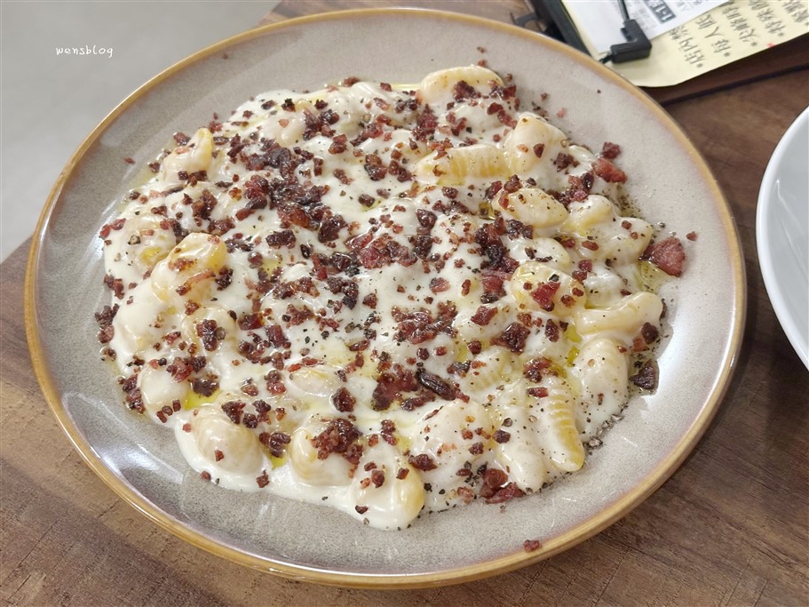 桃園。Piatto bianco 皮亞托披薩餐酒，體驗義大利美食的魅力，主推手工窯烤PIZZA @雯雯的玩樂地圖