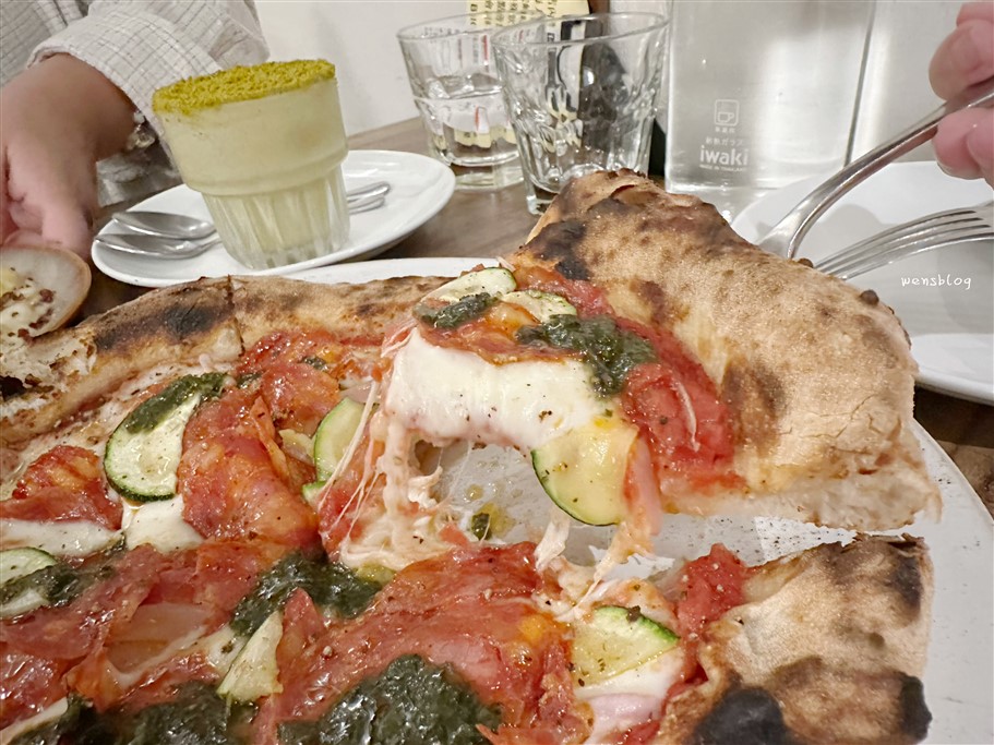 桃園。Piatto bianco 皮亞托披薩餐酒，體驗義大利美食的魅力，主推手工窯烤PIZZA @雯雯的玩樂地圖