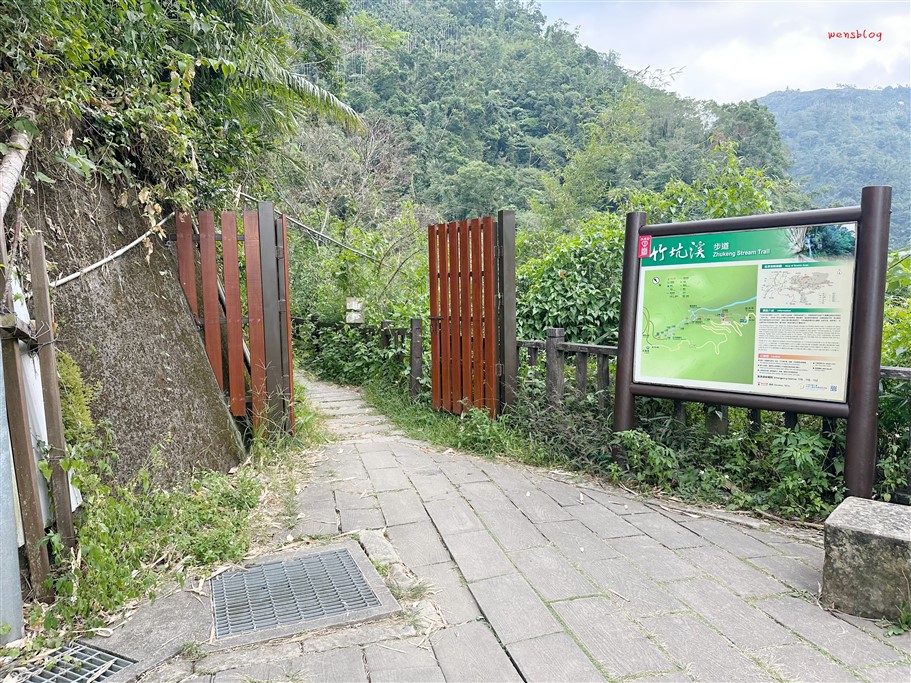 嘉義梅山。龍宮瀑布，穿越古道，邂逅大自然的奇景，近距離的感受氣勢磅礴的瀑布 @雯雯的玩樂地圖