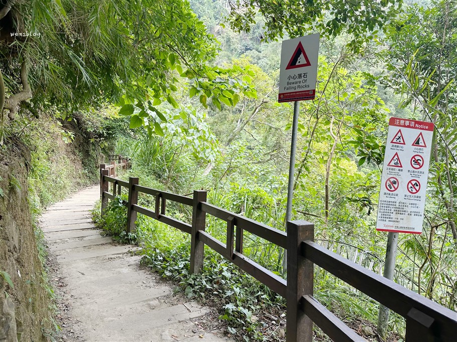 嘉義梅山。龍宮瀑布,穿越古道,邂逅大自然的奇景,近距離的感受氣勢磅礴的瀑布 @雯雯的玩樂地圖 嘉義梅山。龍宮瀑布,穿越古道,邂逅大自然的奇景,近距離的感受氣勢磅礴的瀑布 @雯雯的玩樂地圖