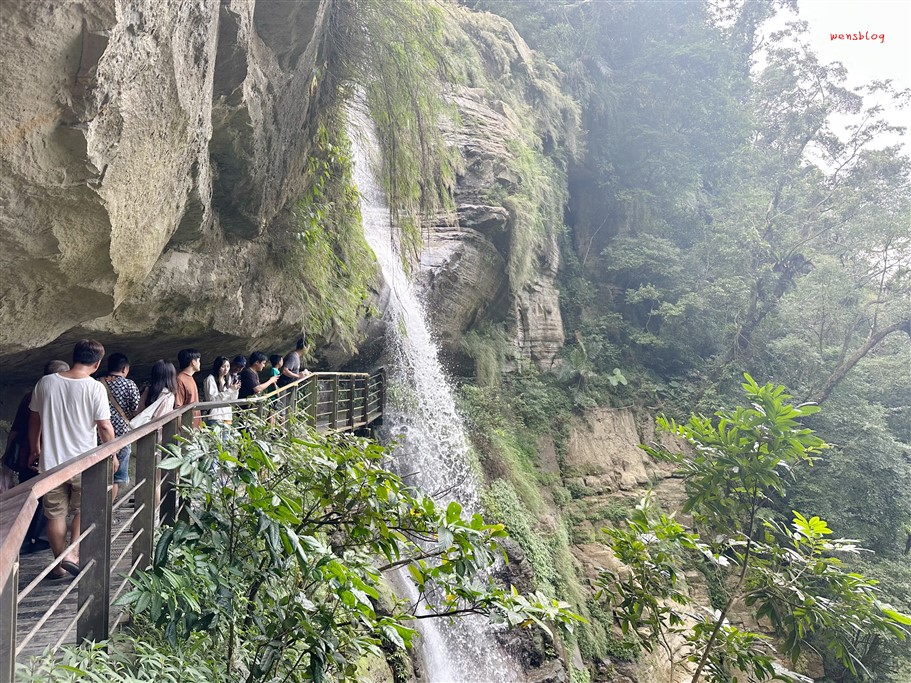 嘉義梅山。龍宮瀑布，穿越古道，邂逅大自然的奇景，近距離的感受氣勢磅礴的瀑布 @雯雯的玩樂地圖
