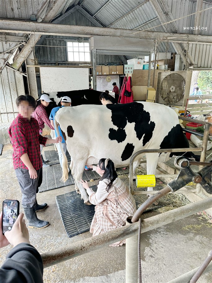 苗栗通霄。飛牛牧場,有著台版紐西蘭之稱,可以體驗和各種可愛動物近距離的親近餵食 @雯雯的玩樂地圖 苗栗通霄。飛牛牧場,有著台版紐西蘭之稱,可以體驗和各種可愛動物近距離的親近餵食 @雯雯的玩樂地圖