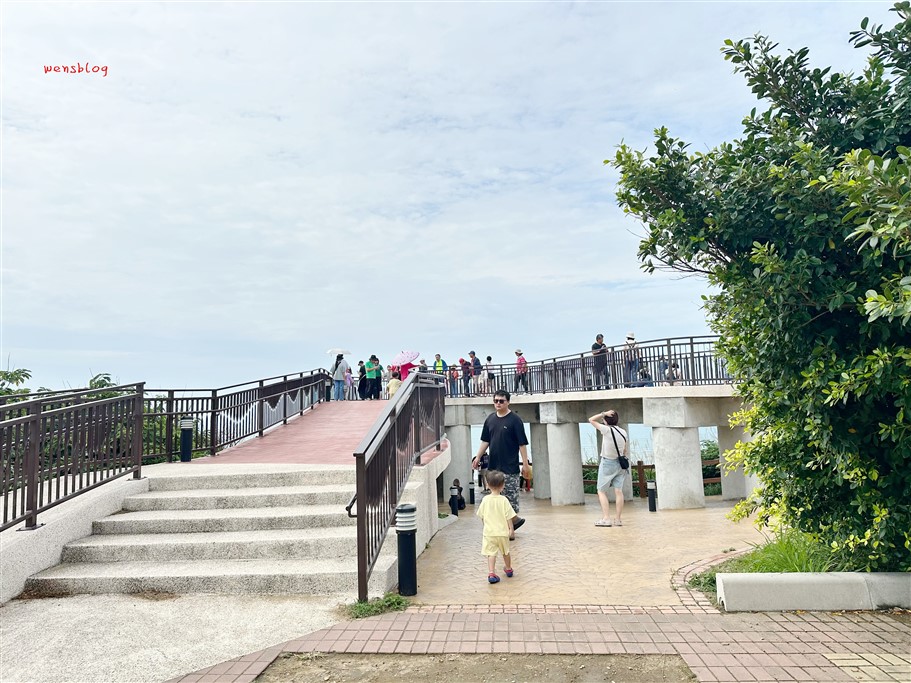 苗栗後龍。半天寮好望角風景區,藍天白雲搭配一望無際的海景,躍上了IG熱門打卡景點 @雯雯的玩樂地圖