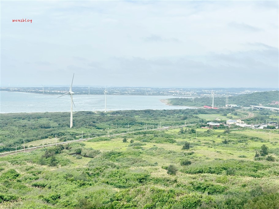 苗栗後龍。半天寮好望角風景區,藍天白雲搭配一望無際的海景,躍上了IG熱門打卡景點 @雯雯的玩樂地圖