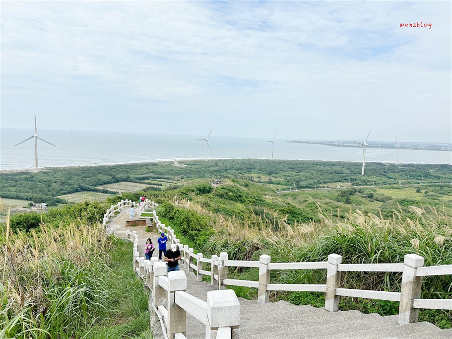 苗栗後龍。半天寮好望角風景區,藍天白雲搭配一望無際的海景,躍上了IG熱門打卡景點 @雯雯的玩樂地圖