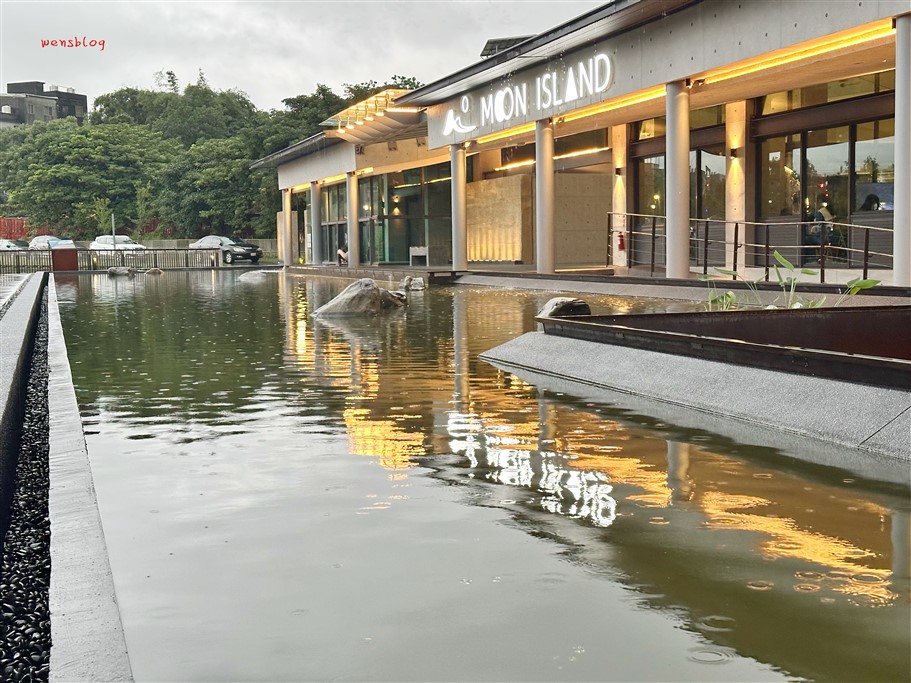 桃園。Moon island 沐嶋桃園旗艦店，隱藏在龍山生態公園內的熱門打卡咖啡廳 @雯雯的玩樂地圖