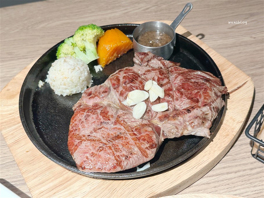 桃園中壢。慕特牛排中原店，新開幕~品質佳、肉質軟嫩多汁，薯條還可以無限續 @雯雯的玩樂地圖