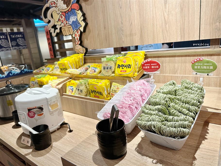 桃園中壢。和牛涮日式鍋物放題中壢元化店，主打和牛三吃、加上豐富多樣化選擇的自助吧，肉控來這裡真的會失控 @雯雯的玩樂地圖