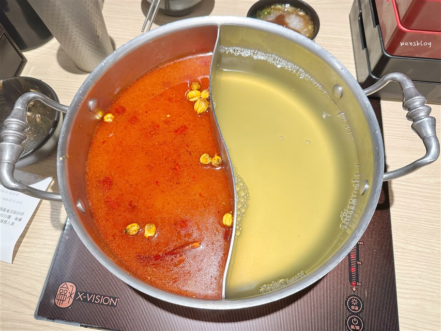 桃園中壢。和牛涮日式鍋物放題中壢元化店，主打和牛三吃、加上豐富多樣化選擇的自助吧，肉控來這裡真的會失控 @雯雯的玩樂地圖