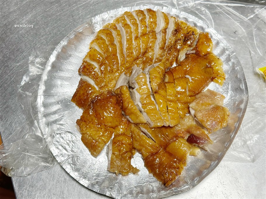 桃園中壢。四季烤鴨,華勛幸福黃昏市場旁,強勢歸來高人氣的排隊烤鴨店,一鴨兩吃,整隻只要680元,超級划算的啦~ @雯雯的玩樂地圖 桃園中壢。四季烤鴨,華勛幸福黃昏市場旁,強勢歸來高人氣的排隊烤鴨店,一鴨兩吃,整隻只要680元,超級划算的啦~ @雯雯的玩樂地圖