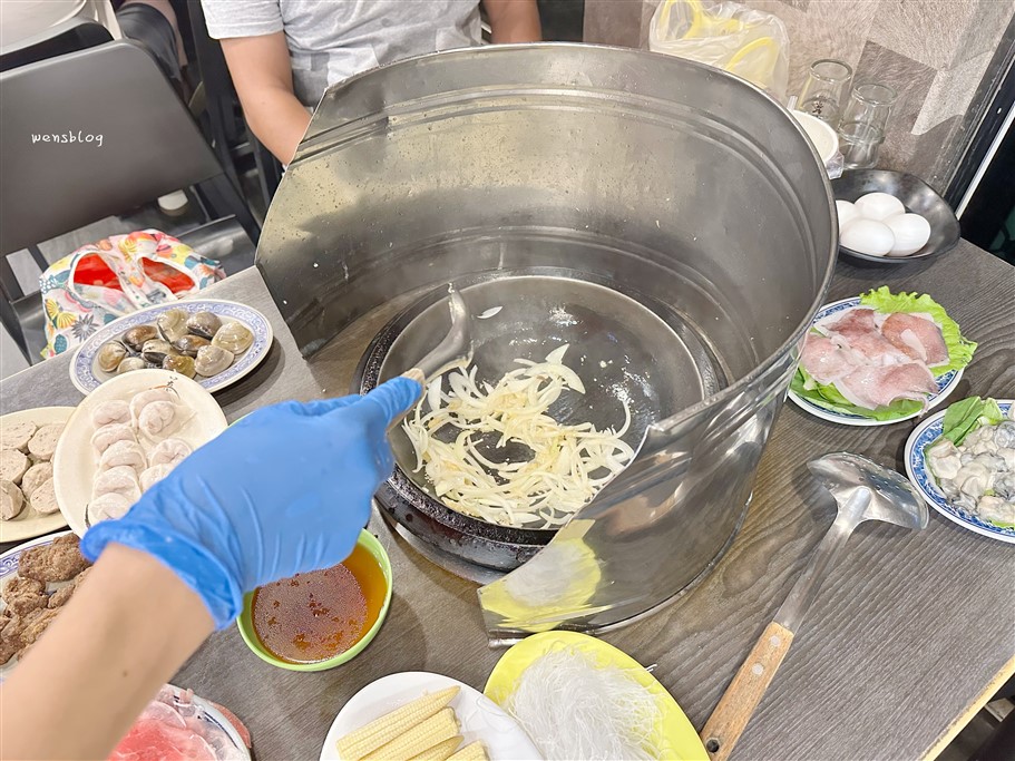 基隆中正區。義美石頭火鍋，還沒開店就大排長龍的超人氣火鍋店，價位親民，又不收服務費 @雯雯的玩樂地圖