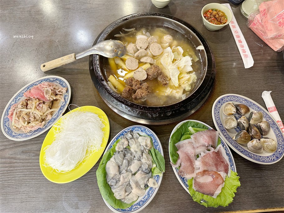 基隆中正區。義美石頭火鍋，還沒開店就大排長龍的超人氣火鍋店，價位親民，又不收服務費 @雯雯的玩樂地圖