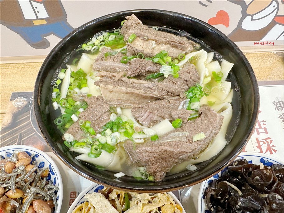 桃園中壢。清牛堂清燉牛肉麵中壢店,清甜溫和順口湯頭讓人唇齒留香,搭配肉量十足的牛肋條,吃了超級滿足 @雯雯的玩樂地圖 桃園中壢。清牛堂清燉牛肉麵中壢店,清甜溫和順口湯頭讓人唇齒留香,搭配肉量十足的牛肋條,吃了超級滿足 @雯雯的玩樂地圖