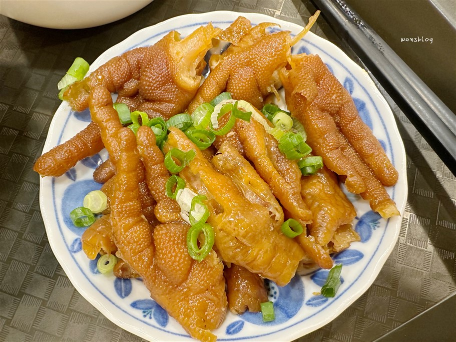 桃園中壢。清牛堂清燉牛肉麵中壢店,清甜溫和順口湯頭讓人唇齒留香,搭配肉量十足的牛肋條,吃了超級滿足 @雯雯的玩樂地圖 桃園中壢。清牛堂清燉牛肉麵中壢店,清甜溫和順口湯頭讓人唇齒留香,搭配肉量十足的牛肋條,吃了超級滿足 @雯雯的玩樂地圖